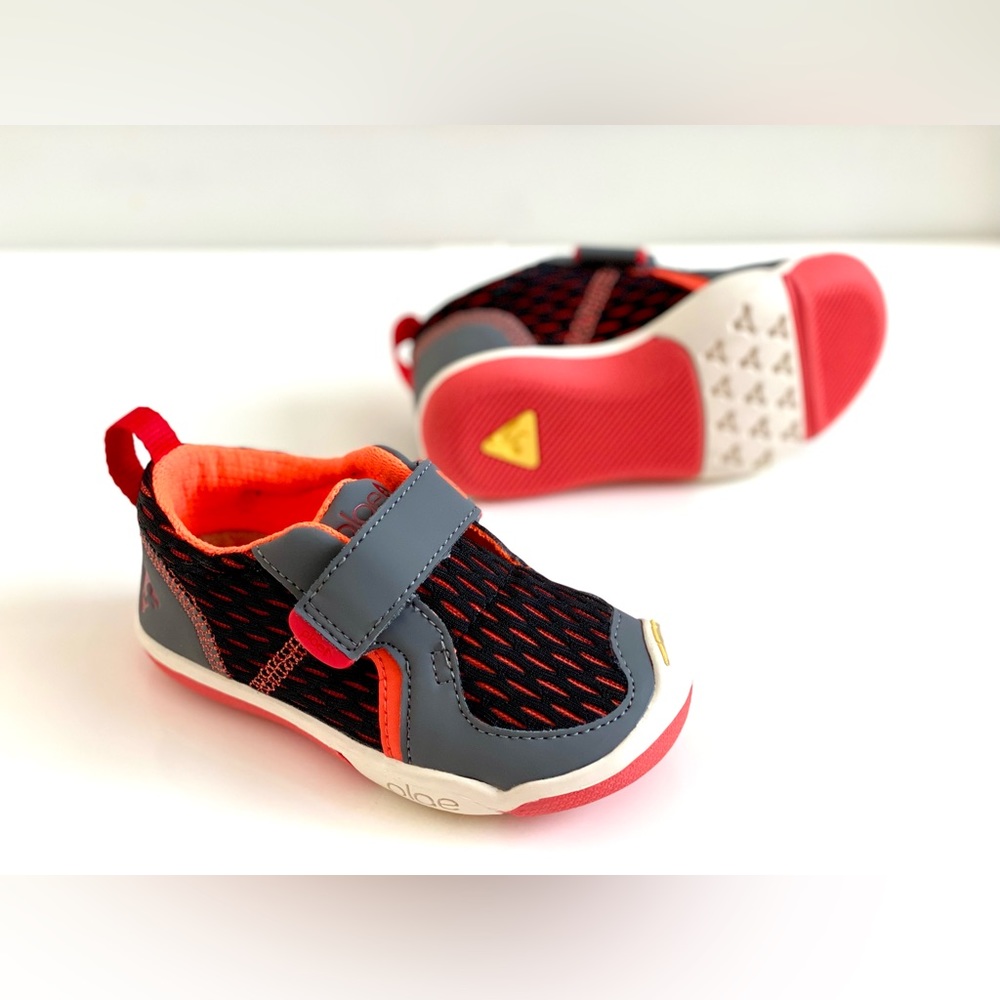 New Plae shoes, kids size 7
